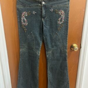 Floral Embroidered Women's Flare Jeans - Black